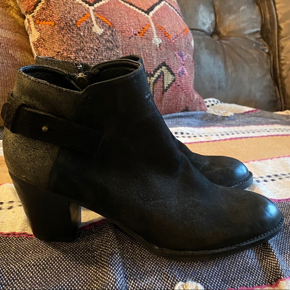 Dolce vita suede boots never worn